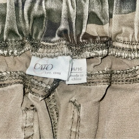 📌SOLD📌 Cato | Stretchy Camo Cargo Pants - Picture 6 of 7